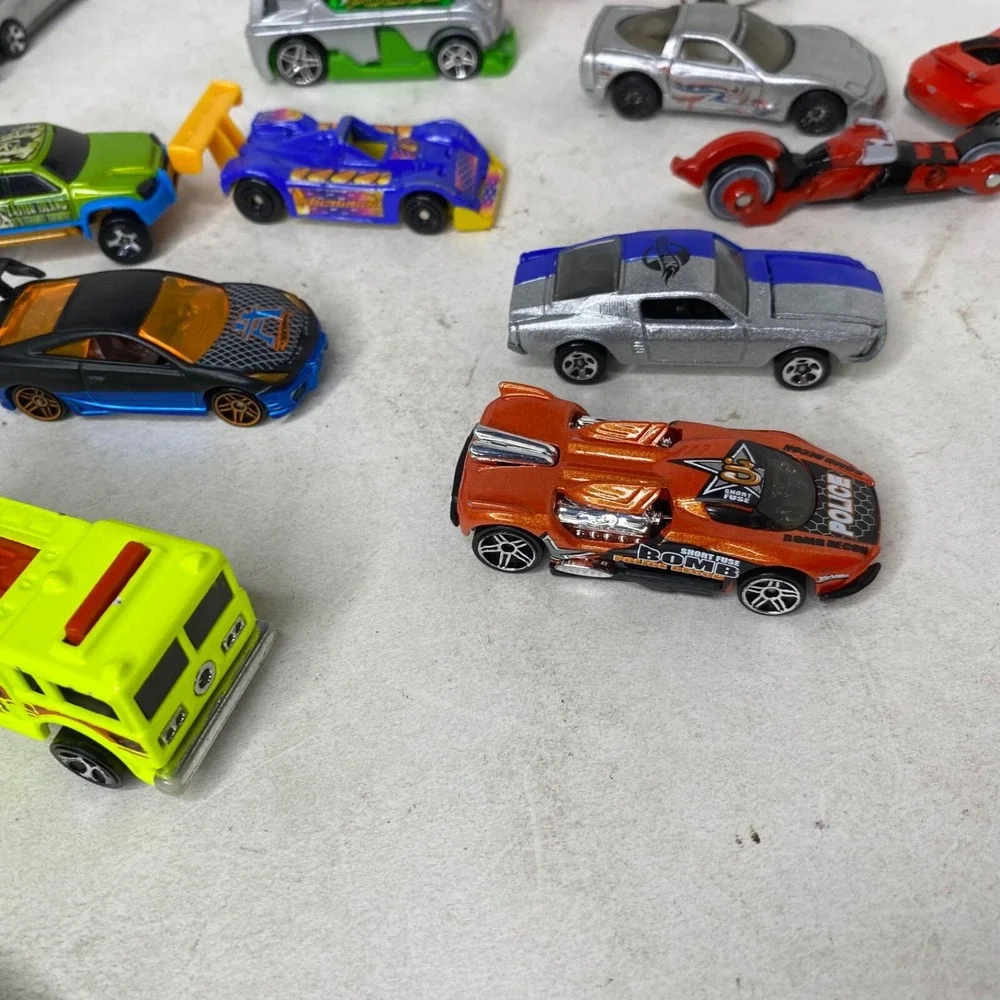 Hot Wheels Lot of 25 Diecast Cars 1970s–2000s Mercedes Fire Truck Mega-Duty